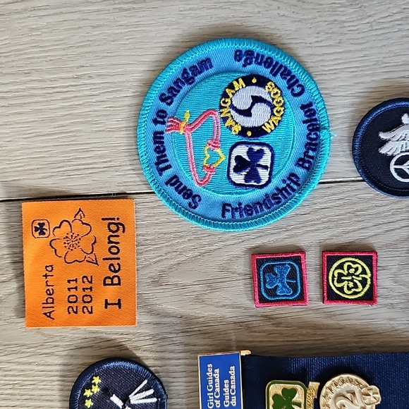 Girl Guide Badge & Pin Lot Of 18 - Picture 6 of 7